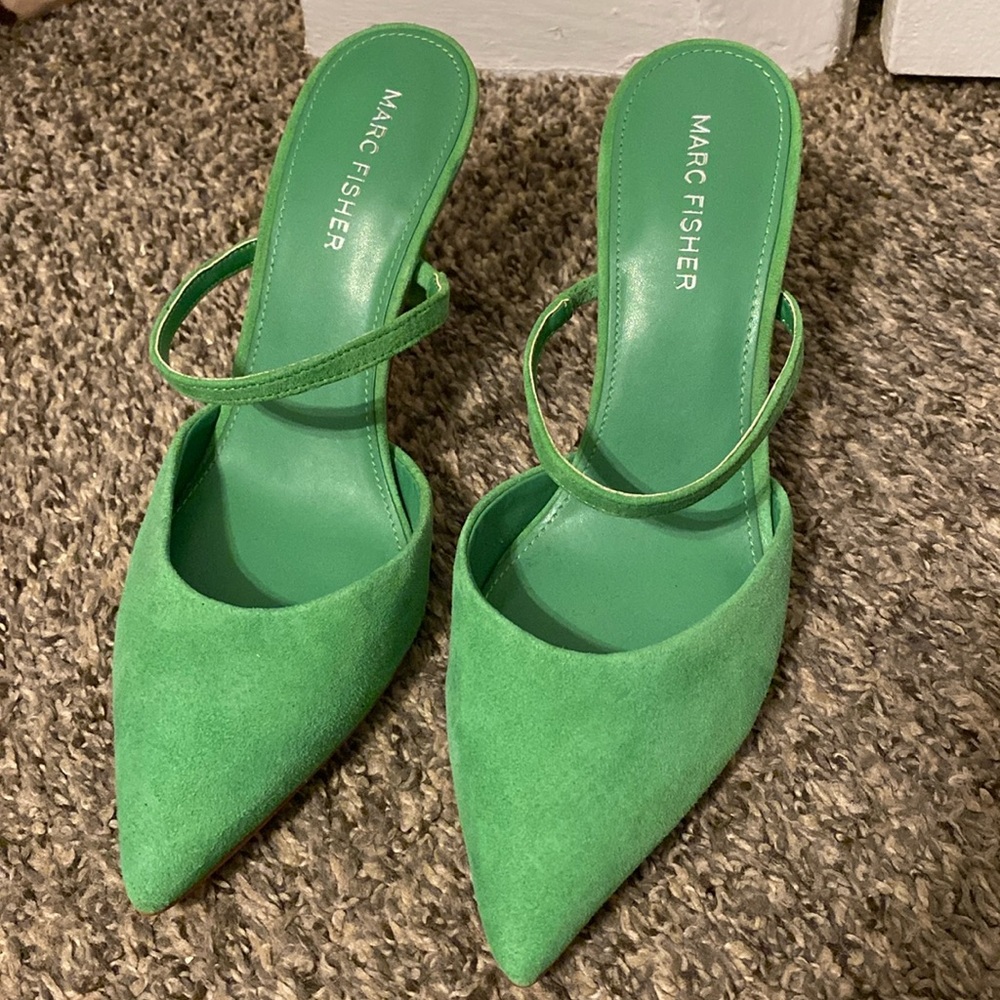 Marc Fisher Bright Green Suede Pumps (7.5)